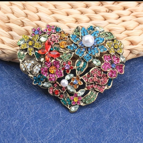 🆕️💗 GOLD-TONE RHINESTONE & PEARL HEART SHAPED FLORAL BROOCH PIN 💗 - Picture 6 of 9